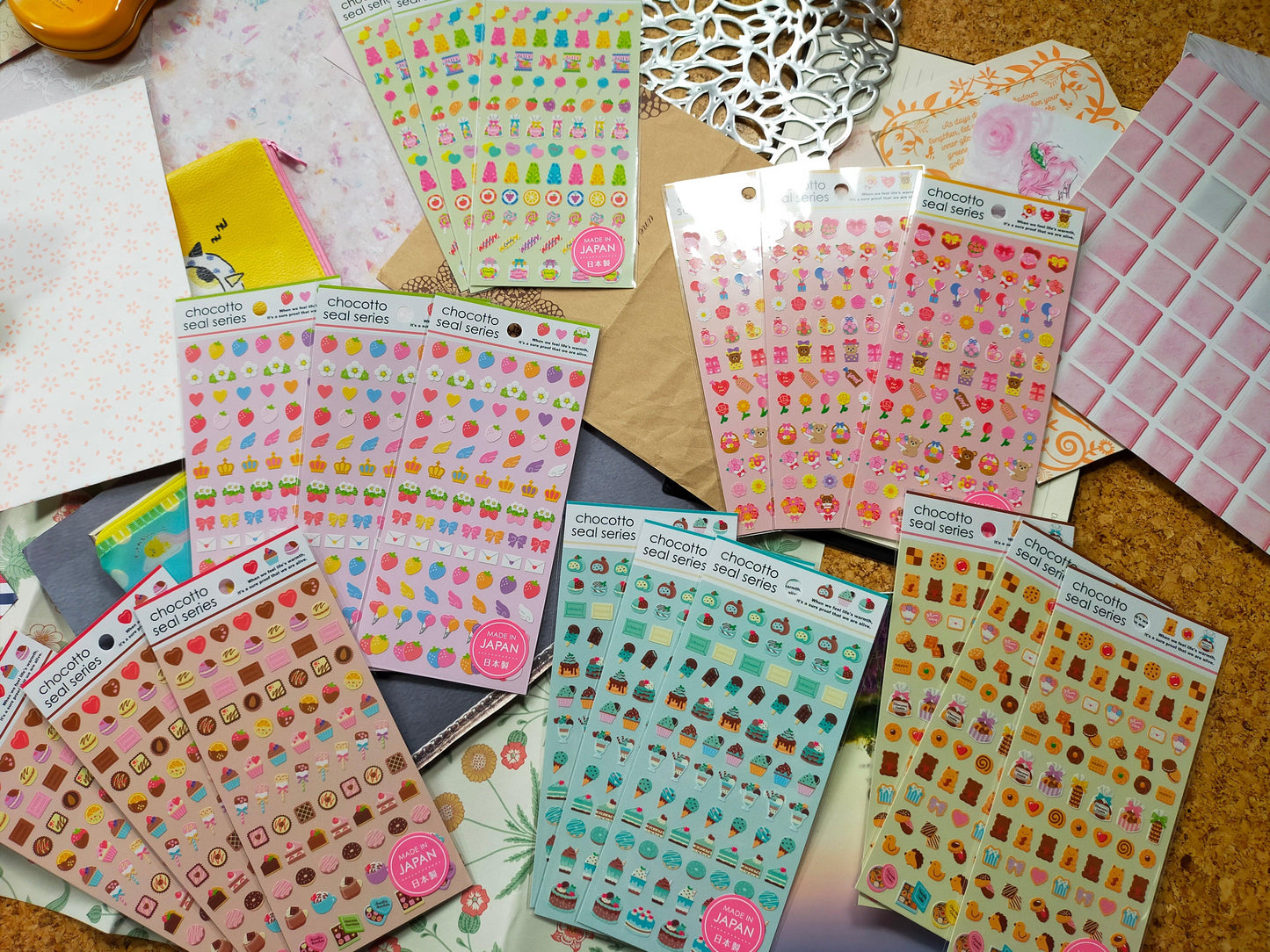 Chocotto Seal Series colors, GAIA_ Red Gift Flower / PINK Strawberry / Yellow Cookies / Green Gummy Candy / Chocolate Mint / Chocolate Cake