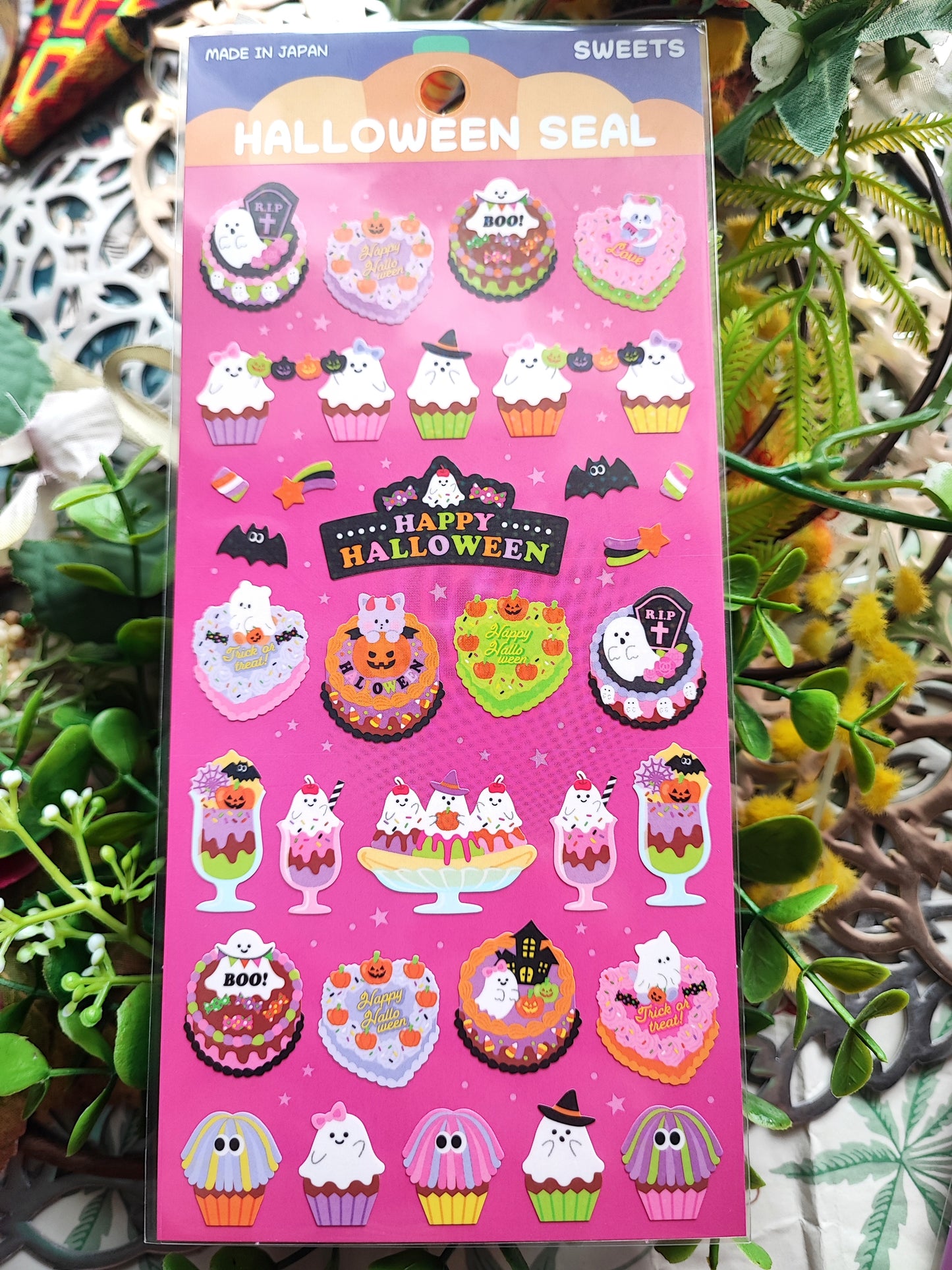 Halloween seal ,GAIA_Shocking pink sweets/ Purple animals